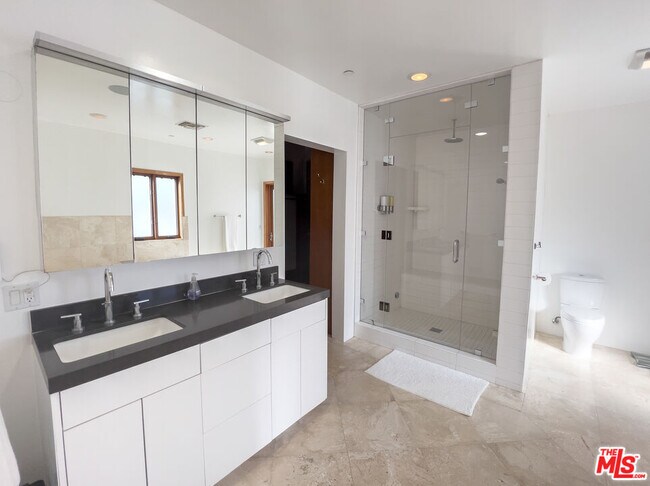 Building Photo - 29282 Circle Dr