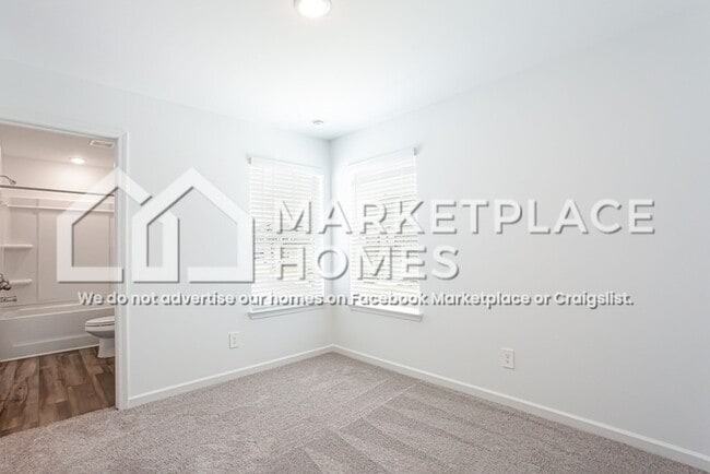 Building Photo - 120 Harpy Dr