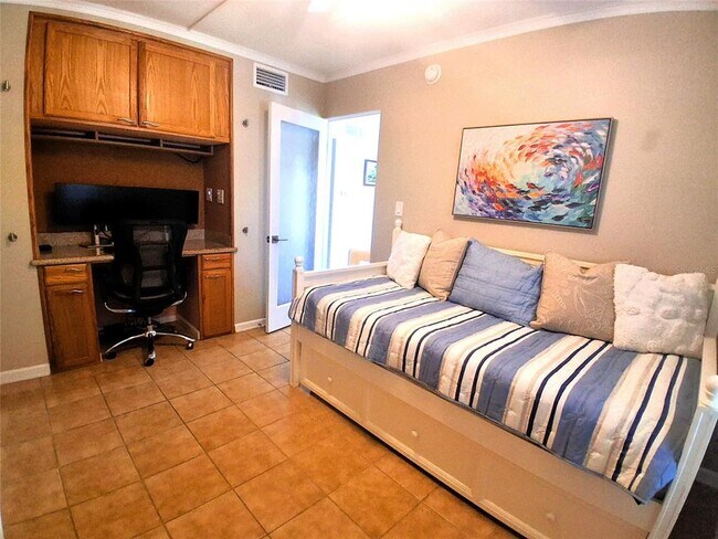 Building Photo - 2850 Gulf of Mexico Dr