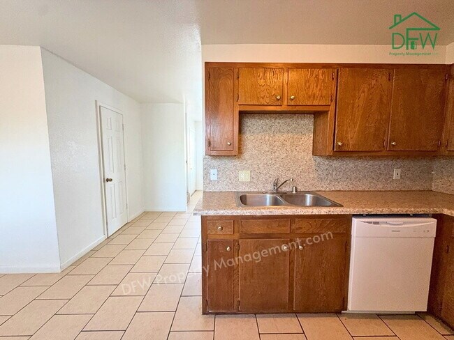 Building Photo - 2-Bed, 1.5-Bath Townhome in Celina ISD