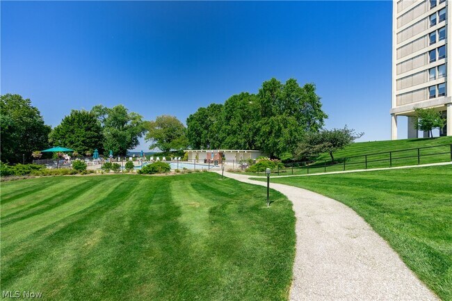 Building Photo - 1 Bratenahl Pl