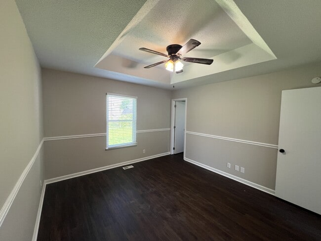 Building Photo - 567 Jacquie Dr