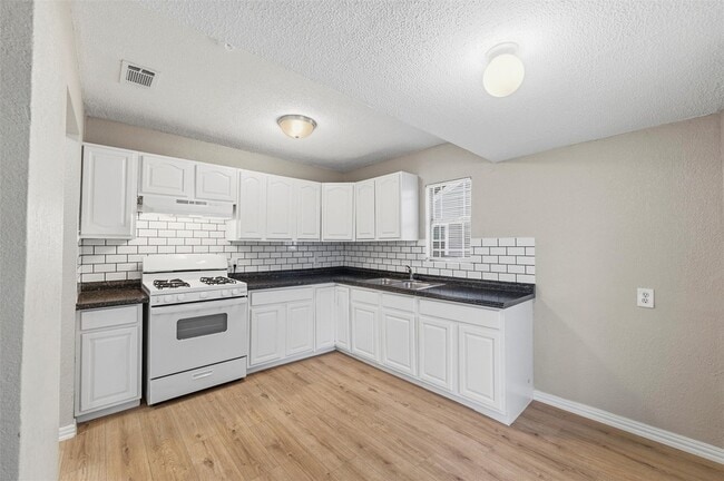 Building Photo - 1110 NE 17th St