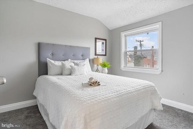 Building Photo - 403 Edmunds Way