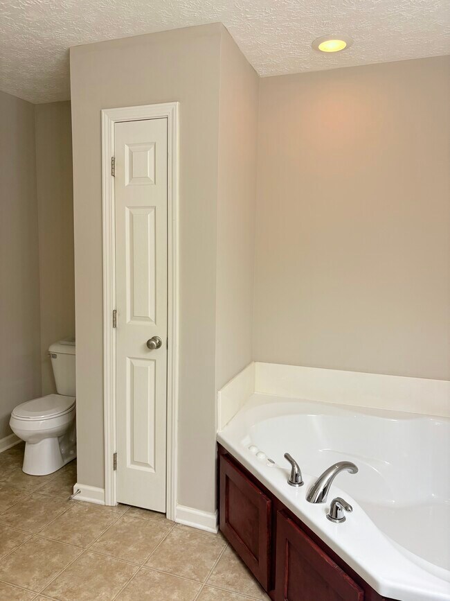 Building Photo - 409 Cedar Hollow Dr