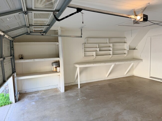 Building Photo - 2036 Orchard Dr