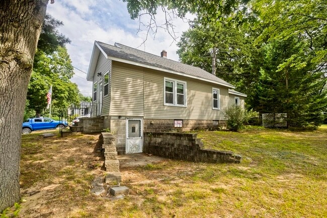 Building Photo - 791 Britton St