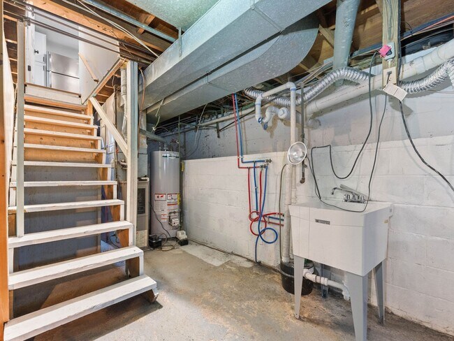 Building Photo - Charming 3-Bedroom Home with Full Basement & Backyard in Lumberton Township