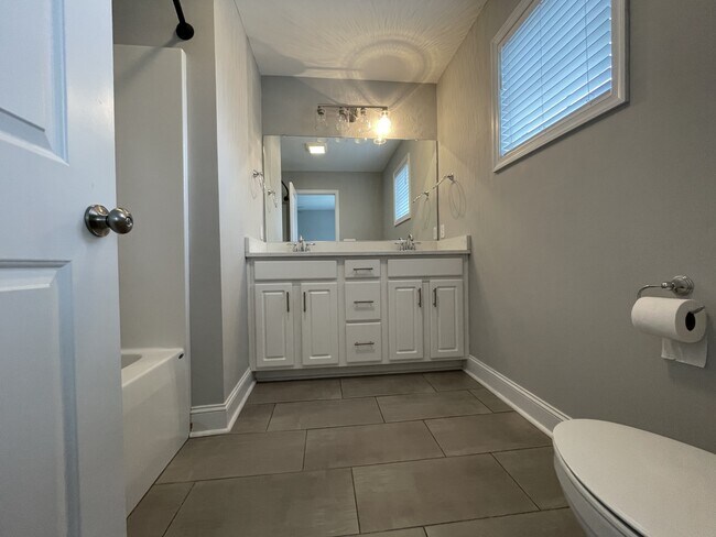 Building Photo - 1178 Commonwealth Cir