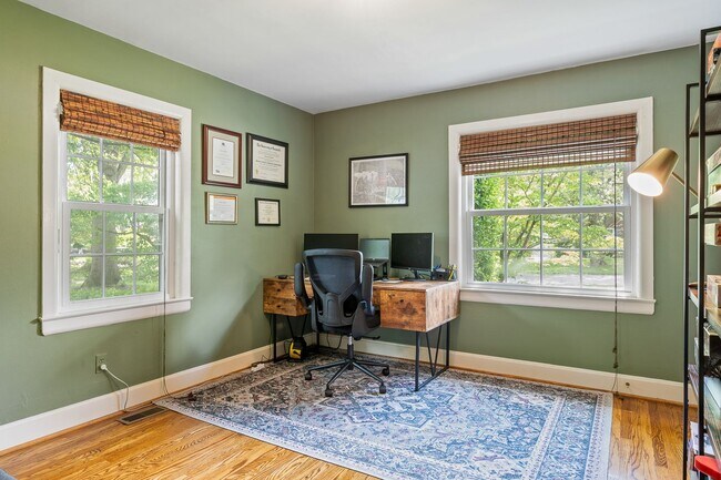 Building Photo - Charming St. Matthews Ranch