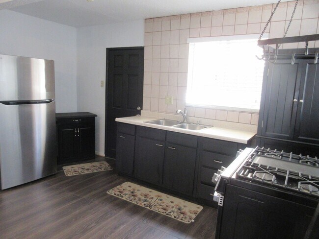 Building Photo - Adorable San Fernando home on O'Melveny