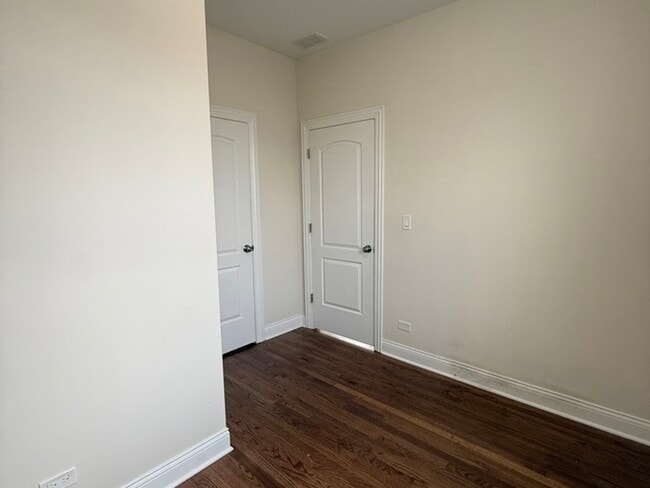 Building Photo - 4435 S Washtenaw Ave.