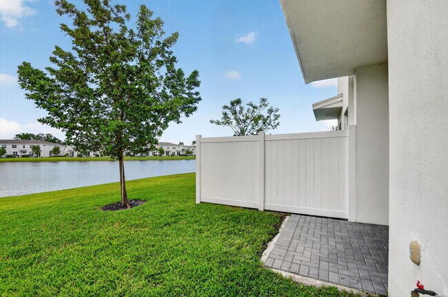 Building Photo - 6933 Harbours Edge Ave