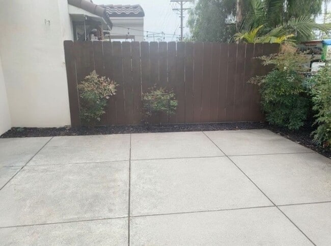 Building Photo - Pacific Beach Townhome – 3BR/2.5BA + 2-Car Garage!