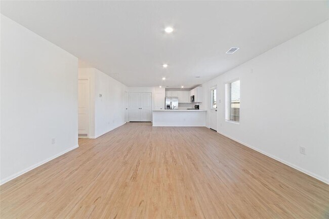 Building Photo - 27027 Vis Fld Dr