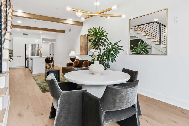 Building Photo - 346 Peters St SW