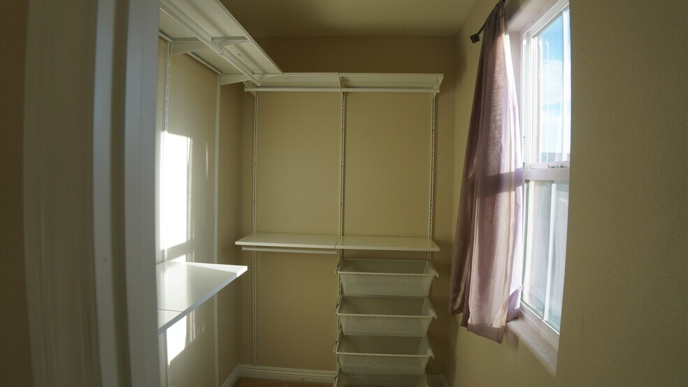 Building Photo - 5532 Autumn Cliffs Way