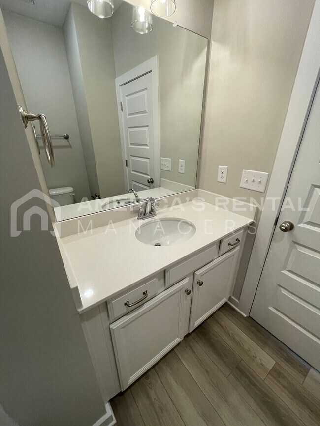 Building Photo - DEPOSIT PENDING!!! Home for Rent in Eastab...