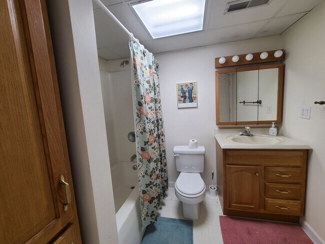 Building Photo - Ring in 2026 with THIS Great Rental!