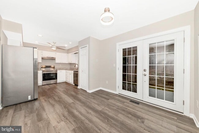 Building Photo - 6257 Light Point Pl