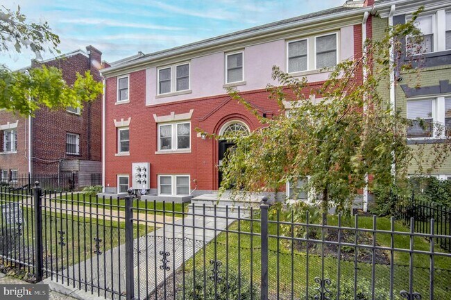 Building Photo - 1239 Simms Pl NE