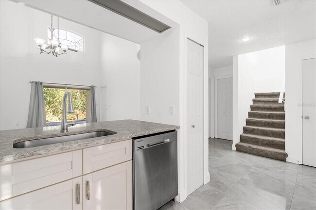 Building Photo - 14852 Laguna Beach Cir