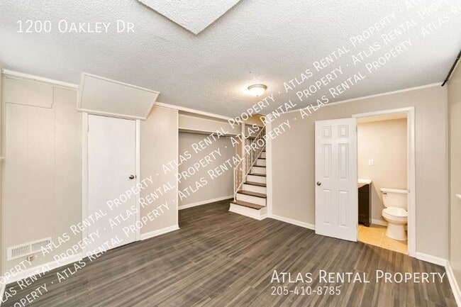 Building Photo - 1200 Oakley Dr