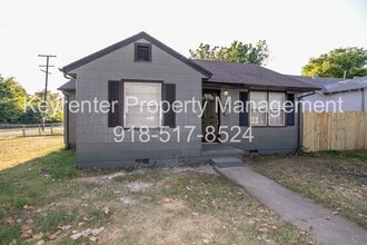 Building Photo - 1502 N Columbia Ave