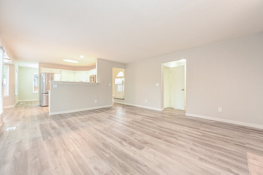Building Photo - 9978 Deer Creek Ln