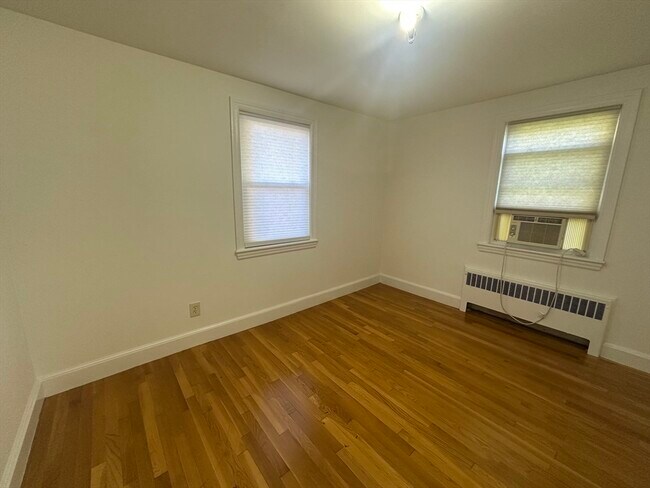 Building Photo - 206 Adams St
