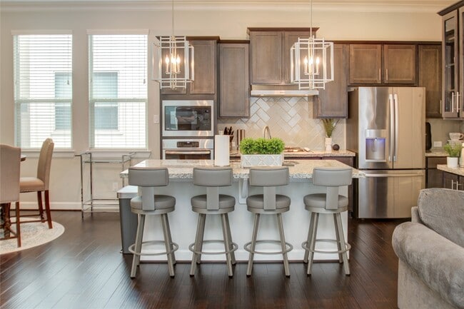 Building Photo - 2015 Royal Landing Dr