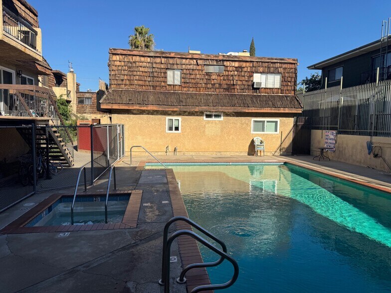 Building Photo - 15516 Nordhoff St