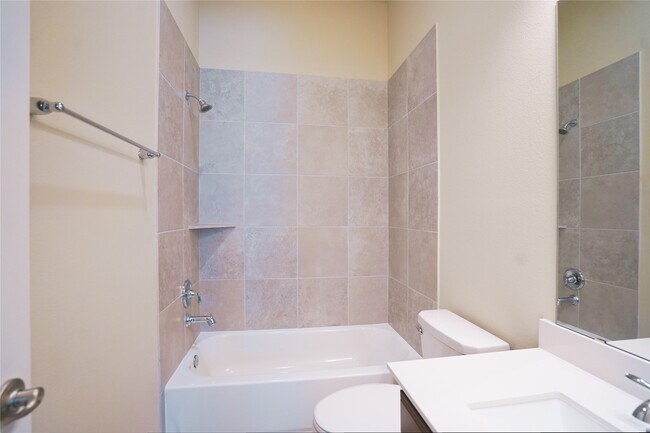 Building Photo - 29034 Canyon Oak Dr