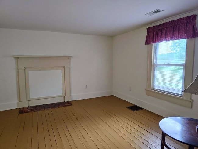Building Photo - Providence Forge 2 bedroom farmhouse