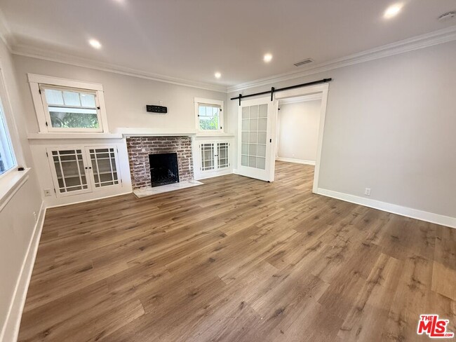 Building Photo - 901 N Orange Grove Ave