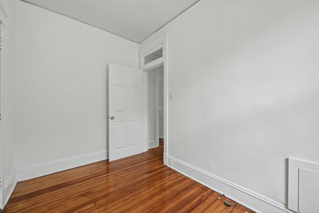 Building Photo - 4 Bedroom Highland Terrace Beauty
