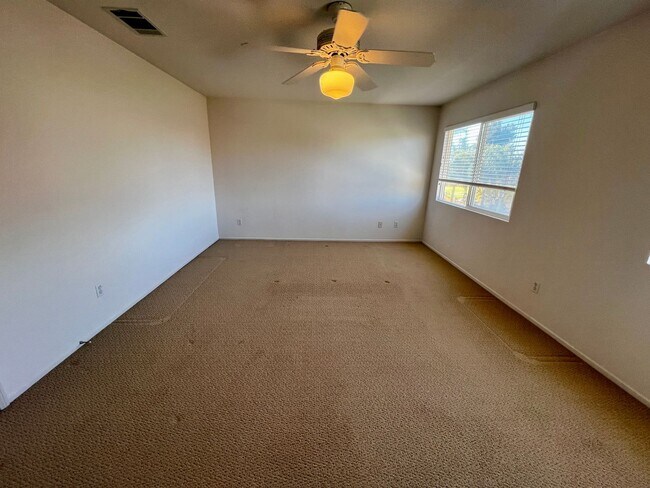 Building Photo - Spacious 4-Bedroom Murrieta Home with Loft & 3-Car Garage