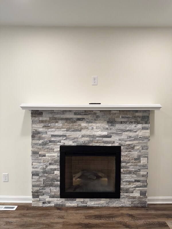Building Photo - 2429 Crowncrest Dr