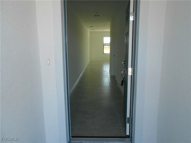 Building Photo - 623 Lakeside Oasis Ave