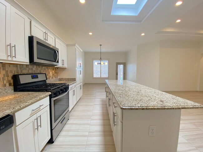 Building Photo - East El Paso 4bed/3bath Refrig A/C