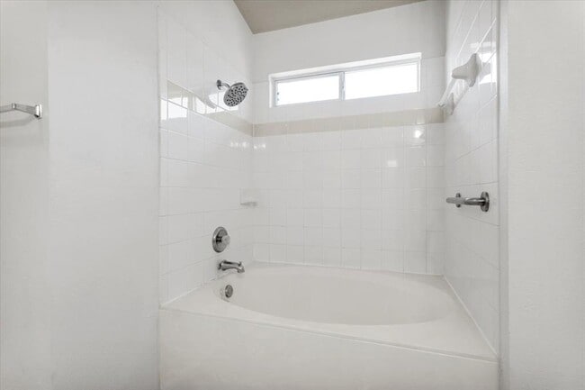 Building Photo - 2721 Breezy Point Cove