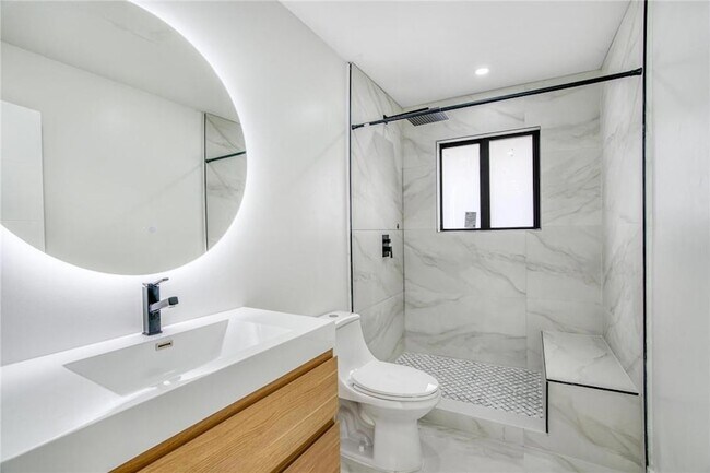 Building Photo - 2224 N 35th Ave