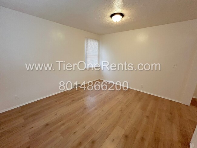 Building Photo - Move-in special: $500 off First months rent