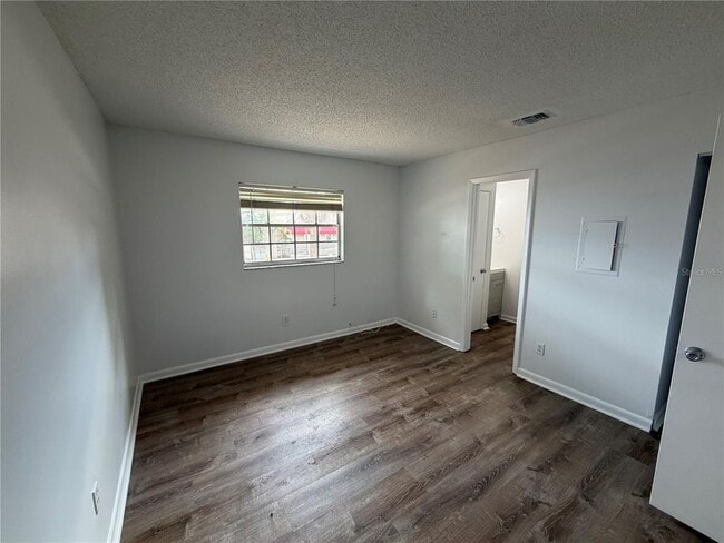 Building Photo - 4508 S Oak Dr