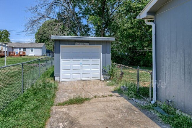 Building Photo - 602 SE 5th St