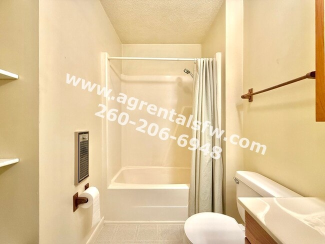 Building Photo - 1002 Lewis Pl