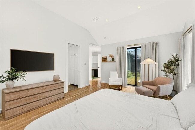 Building Photo - 509 E Mary St