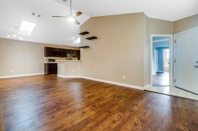 Building Photo - 2060 Cambridge Cir