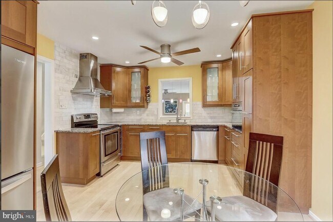 Building Photo - 909 Winchester Ct