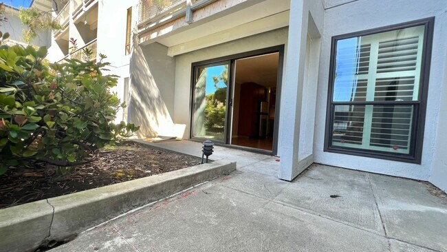 Building Photo - Exquisitely Updated, No Carpet 1bd/1ba in ...